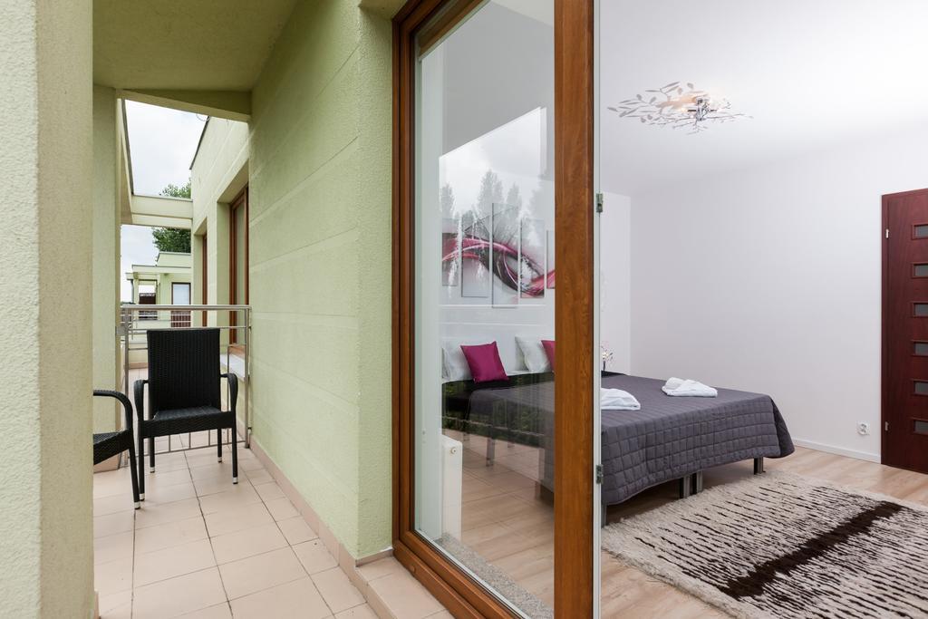 Riverside Apartment With Balcony By Noclegi Renters Swinoujscie Exterior photo