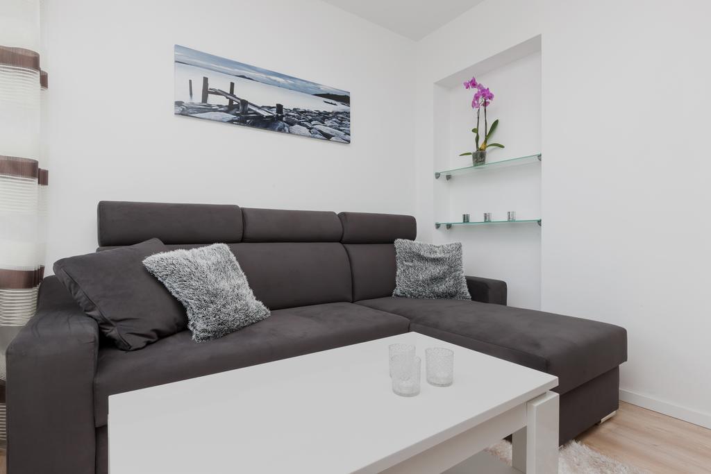 Riverside Apartment With Balcony By Noclegi Renters Swinoujscie Exterior photo