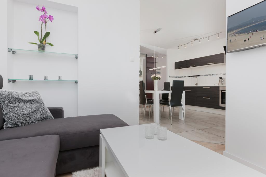 Riverside Apartment With Balcony By Noclegi Renters Swinoujscie Exterior photo