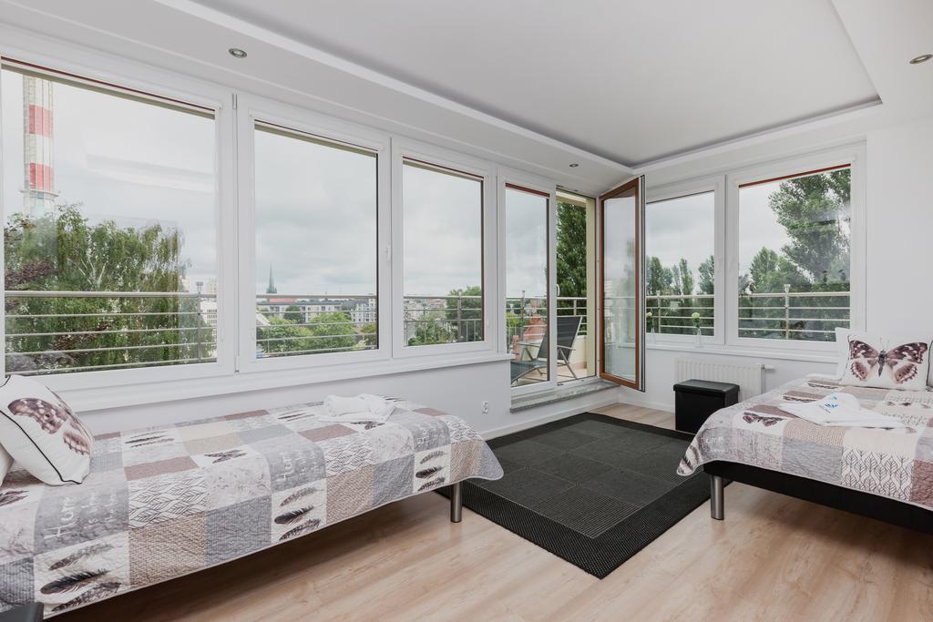 Riverside Apartment With Balcony By Noclegi Renters Swinoujscie Exterior photo