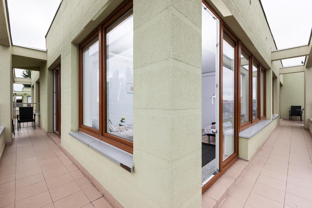 Riverside Apartment With Balcony By Noclegi Renters Swinoujscie Exterior photo